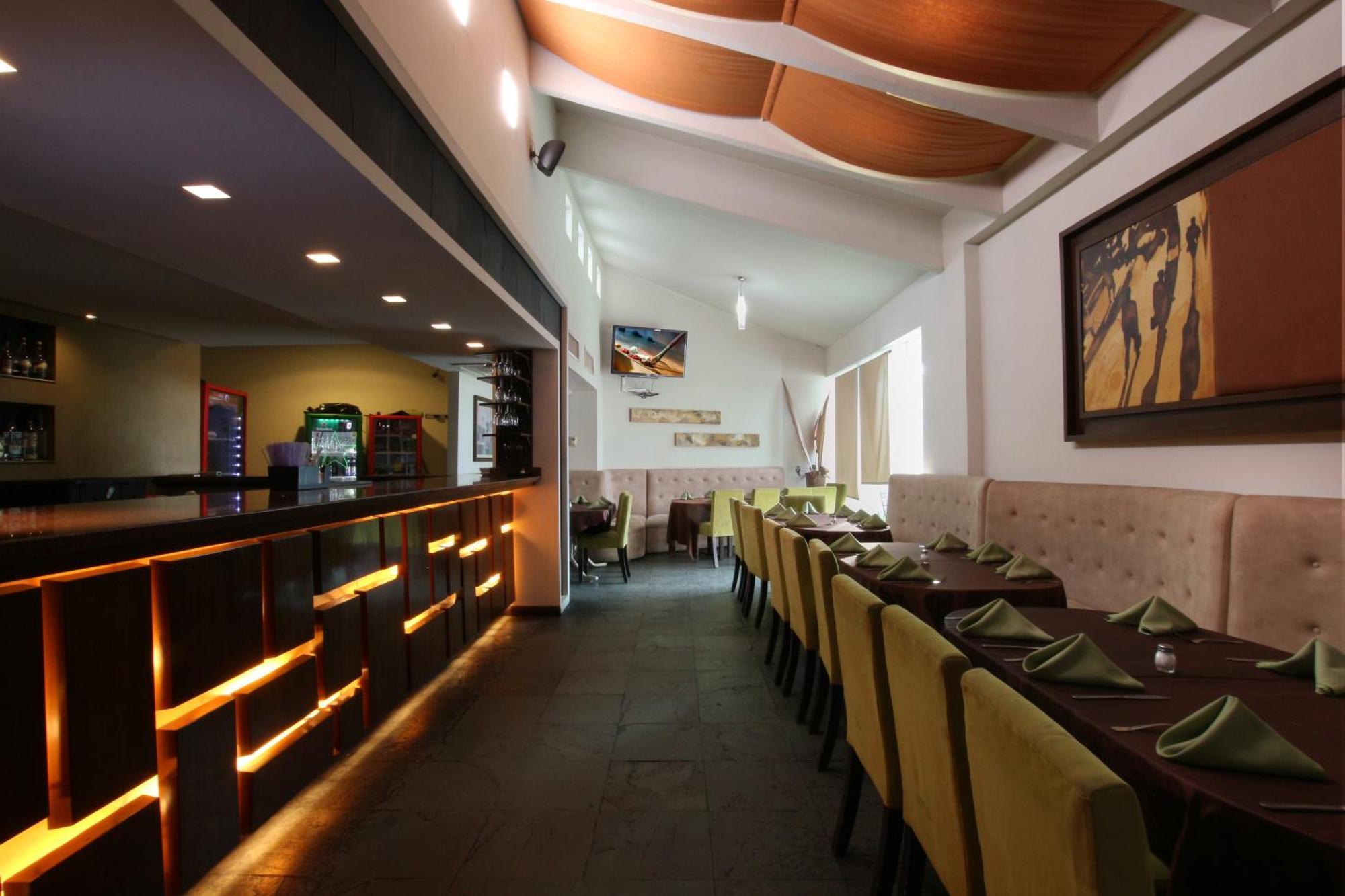 Hotel Colon Plaza Business Class 누에보 라레도 외부 사진