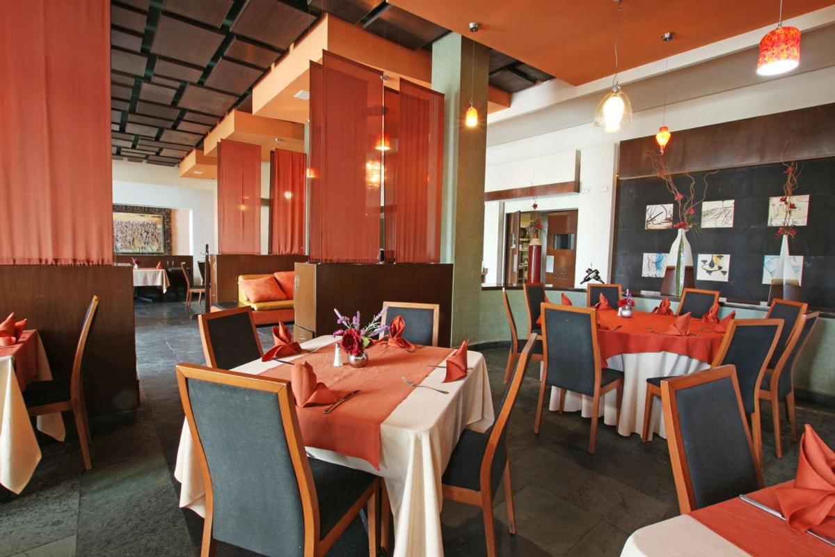Hotel Colon Plaza Business Class 누에보 라레도 외부 사진