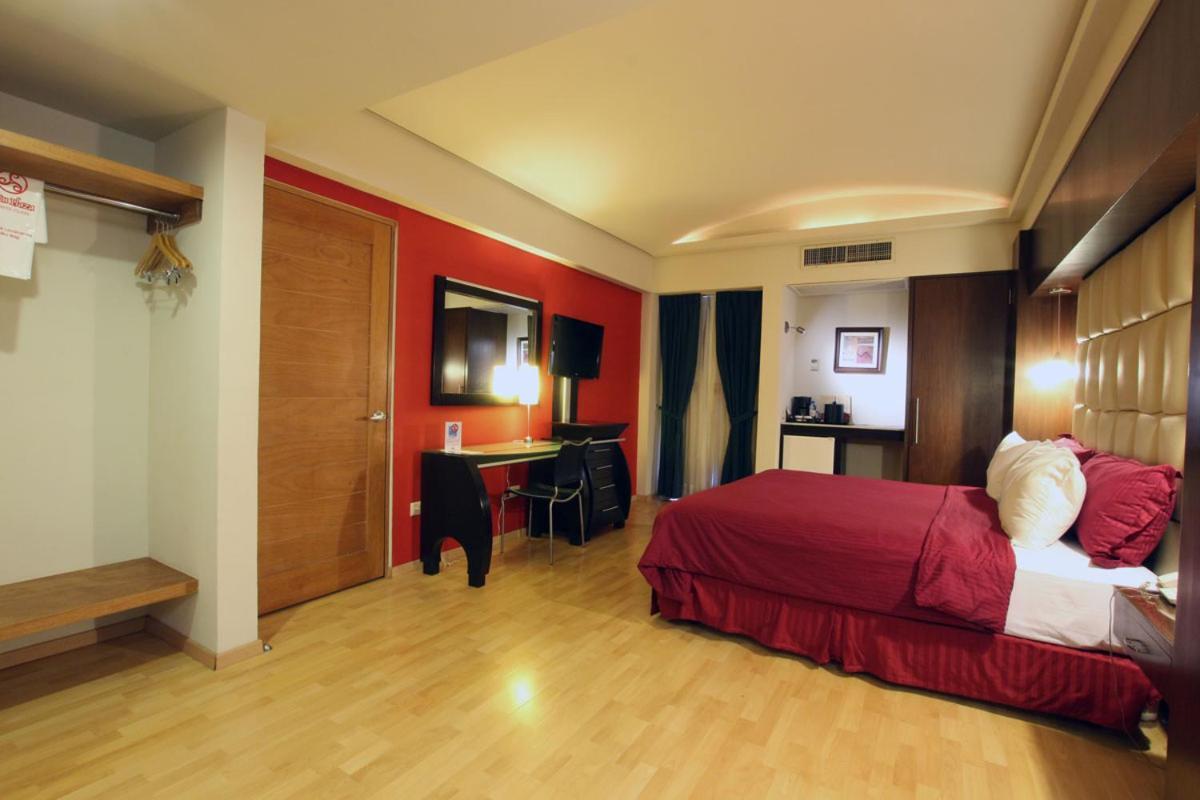 Hotel Colon Plaza Business Class 누에보 라레도 외부 사진