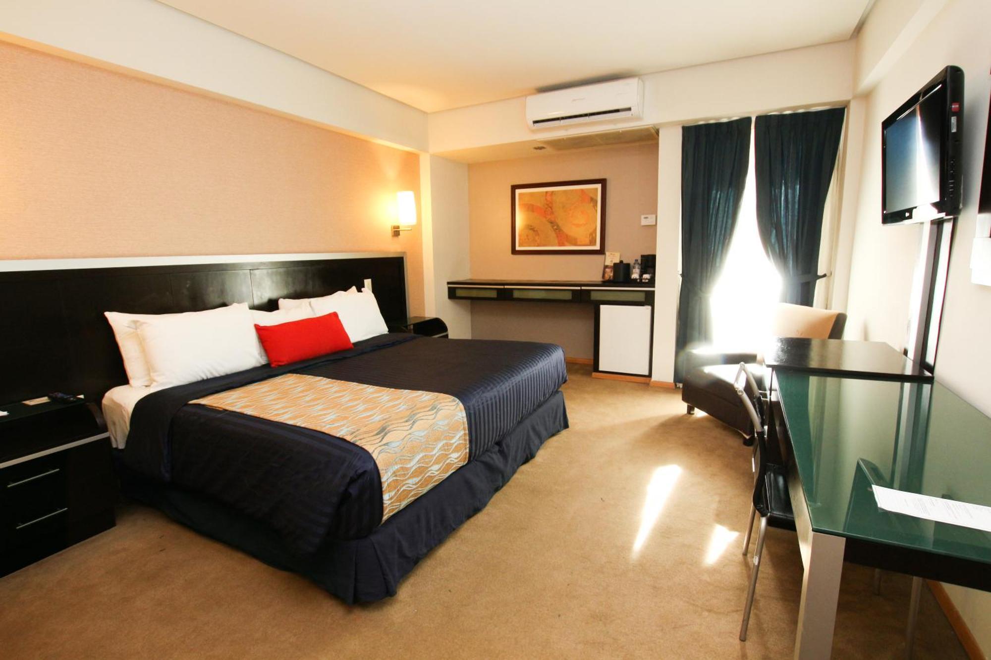 Hotel Colon Plaza Business Class 누에보 라레도 외부 사진