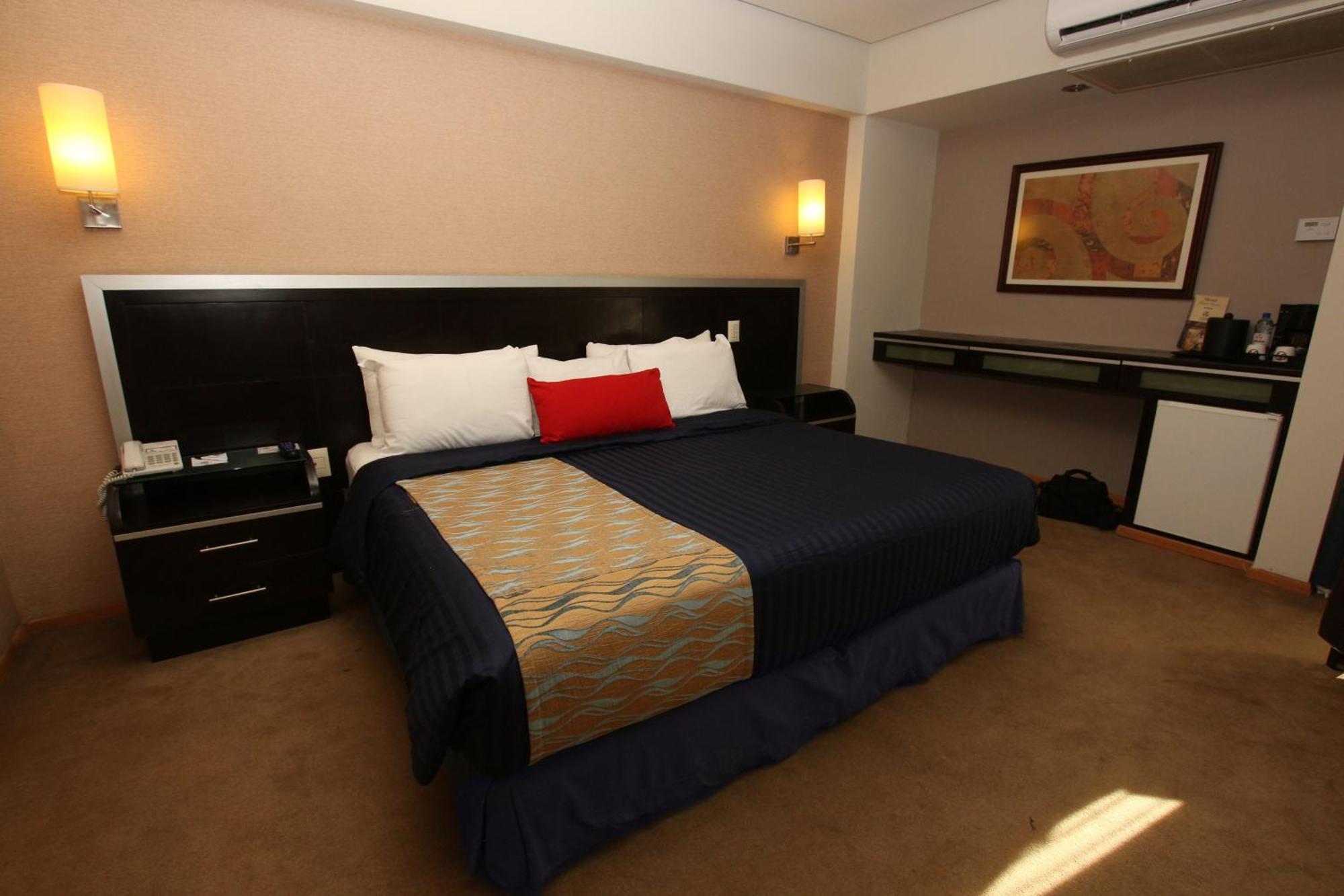 Hotel Colon Plaza Business Class 누에보 라레도 외부 사진